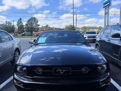 Used 2009 Ford Mustang Convertible RWD image 11