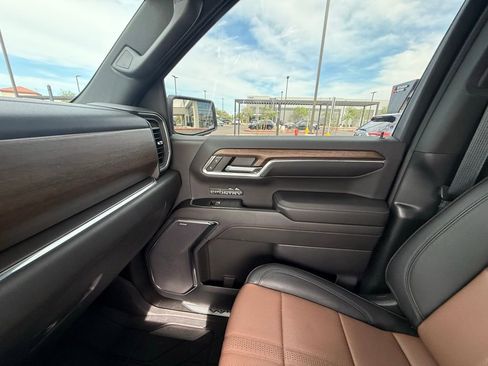 Used 2023 Chevrolet Silverado 1500 High Country w/ High Country Premium Package image 11