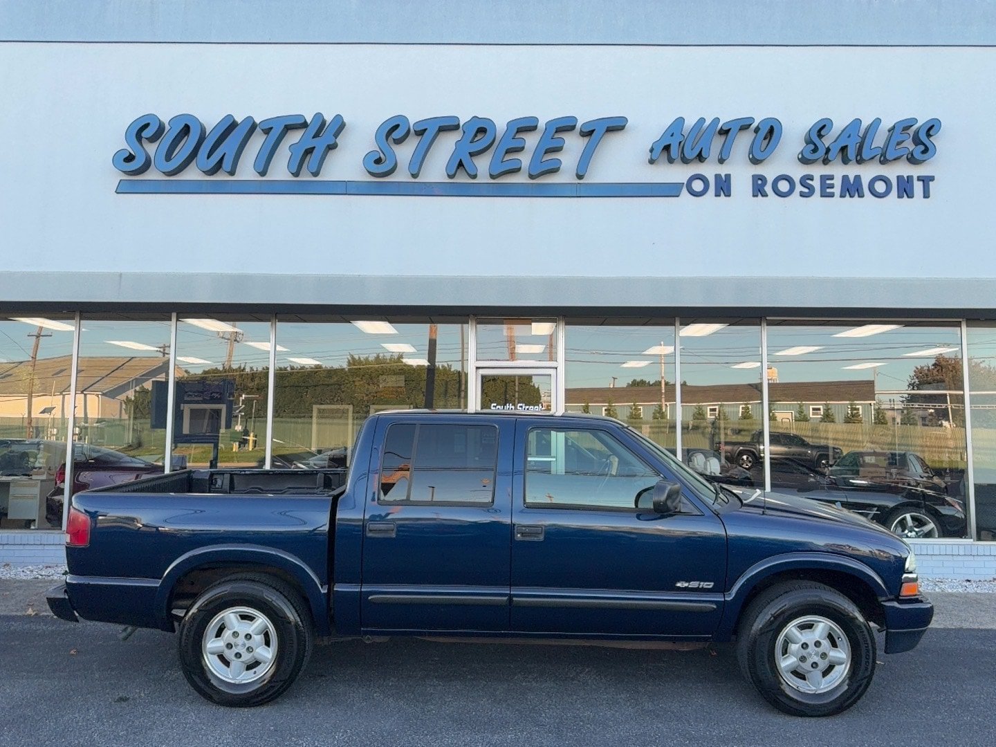 Used 2004 Chevrolet S10 Pickup LS AWD/4WD image 1