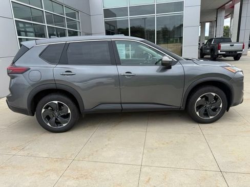 Used 2025 Nissan Rogue SV AWD/4WD image 8