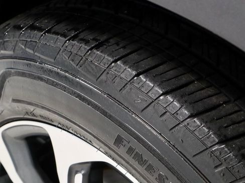 Used 2022 Toyota Corolla Cross XLE w/ Convenience Package AWD/4WD image 21