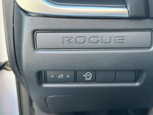 Used 2025 Nissan Rogue S image 32