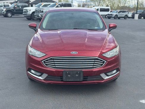 Used 2017 Ford Fusion SE w/ Equipment Group 201A image 2