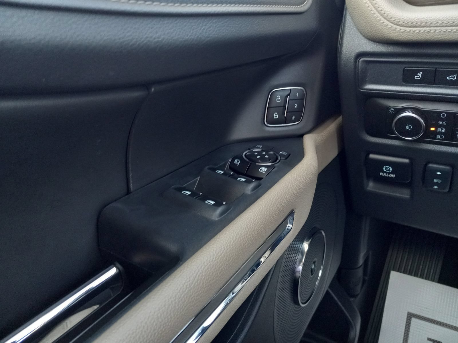 Used 2024 Ford Expedition Limited AWD/4WD image 30