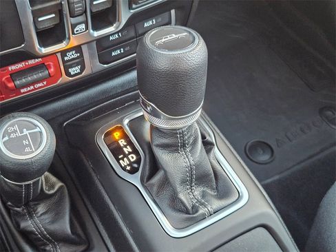 Certified 2025 Jeep Gladiator Rubicon w/ Convenience Group image 18