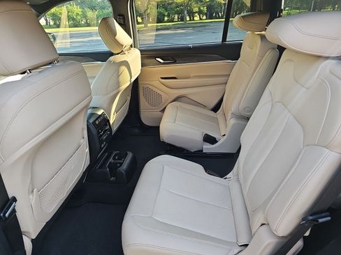 Used 2023 Jeep Grand Cherokee L Limited w/ Luxury Tech Group II AWD/4WD image 17