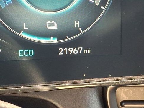 Used 2024 Hyundai Elantra Limited image 23