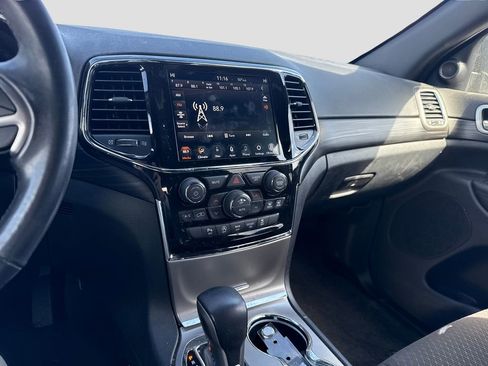 Used 2022 Jeep Grand Cherokee Laredo E image 18