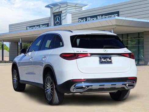 Used 2026 Mercedes-Benz GLC 300 4MATIC image 4