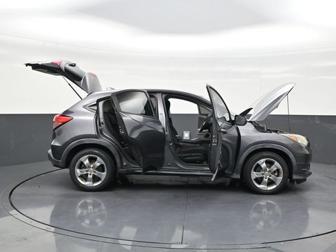 Used 2016 Honda HR-V LX image 29