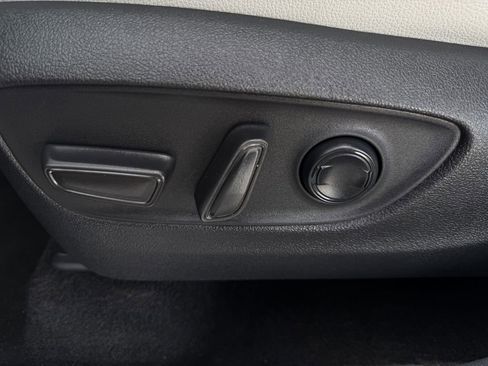 Used 2025 Toyota Grand Highlander FWD image 27