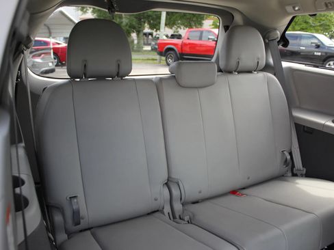 Used 2020 Toyota Sienna XLE AWD/4WD image 26