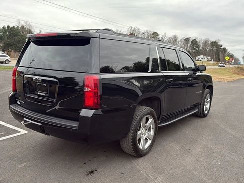Used 2017 Chevrolet Suburban LT image 7