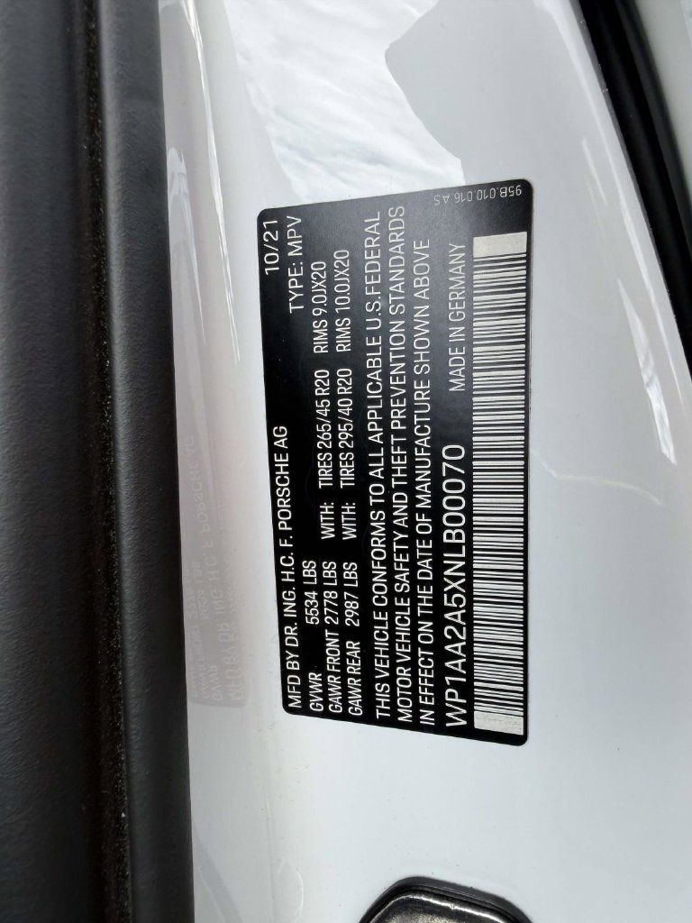 Used 2022 Porsche Macan AWD/4WD image 25