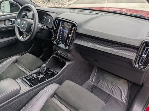 Used 2022 Volvo XC40 T5 R-Design w/ Advanced Package image 30