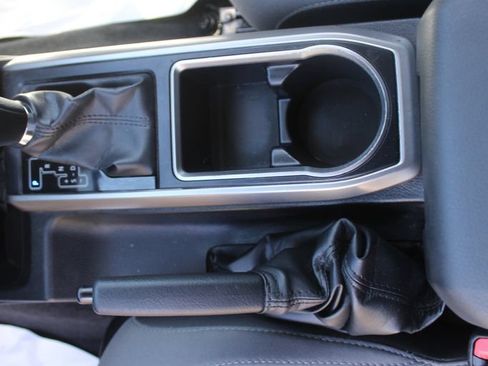 Used 2022 Toyota Tacoma SR5 RWD image 18