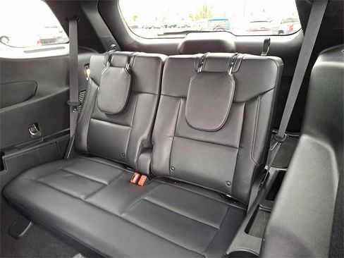 Used 2020 Ford Explorer XLT w/ Equipment Group 202A image 11