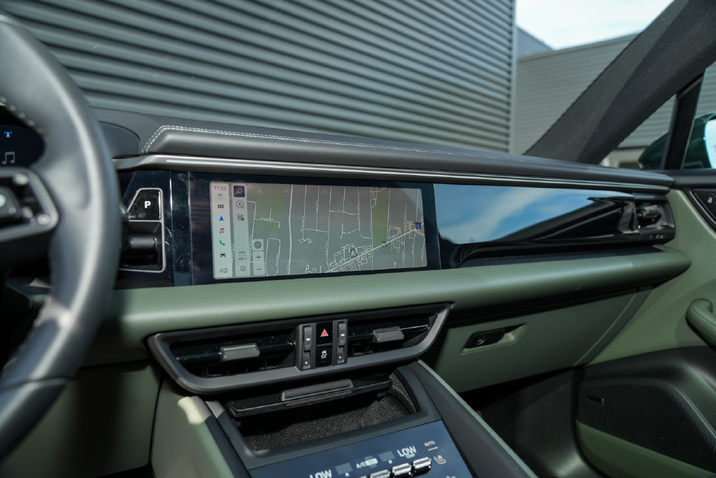 Certified 2026 Porsche Macan 4 Electric AWD/4WD image 26