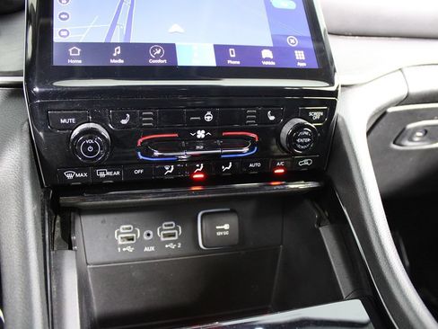 Used 2023 Jeep Grand Cherokee L Limited RWD image 15