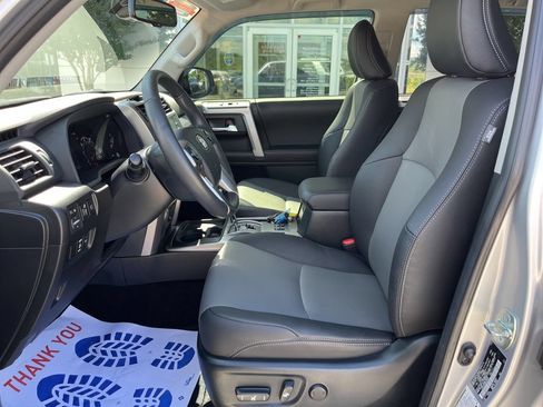 Used 2022 Toyota 4Runner SR5 Premium RWD image 4