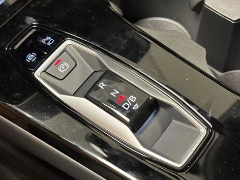 New 2025 Audi Q6 e-tron Premium Plus image 21