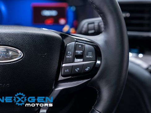 Used 2023 Ford Explorer Platinum w/ Technology Package image 19