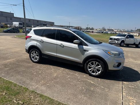 Used 2019 Ford Escape SEL image 11