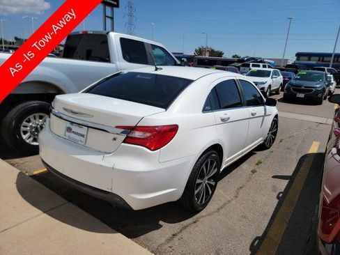Used 2013 Chrysler 200 Touring w/ S Exterior Appearance Pkg FWD image 4