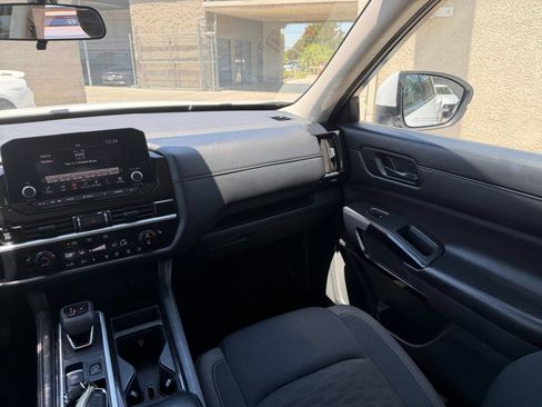 Used 2025 Nissan Pathfinder SV FWD image 38