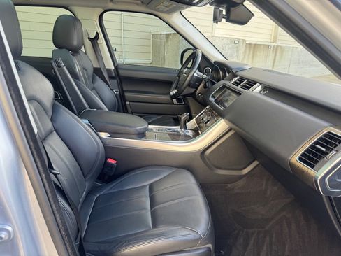 Used 2017 Land Rover Range Rover Sport SE image 31