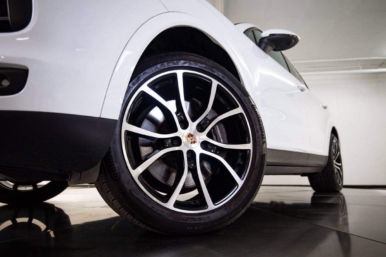 Certified 2023 Porsche Cayenne Platinum Edition AWD/4WD image 12
