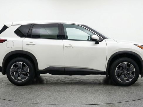 Used 2025 Nissan Rogue SV AWD/4WD image 11