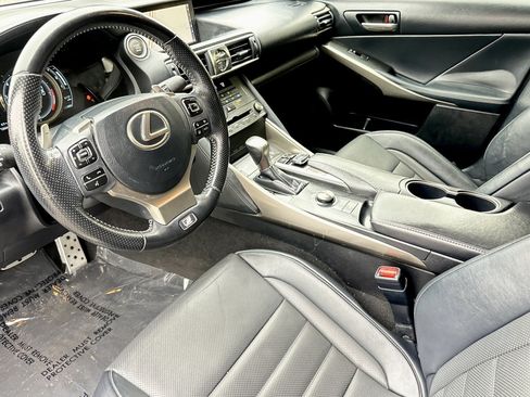 Used 2019 Lexus IS 350 F Sport w/ F Sport Package RWD image 4