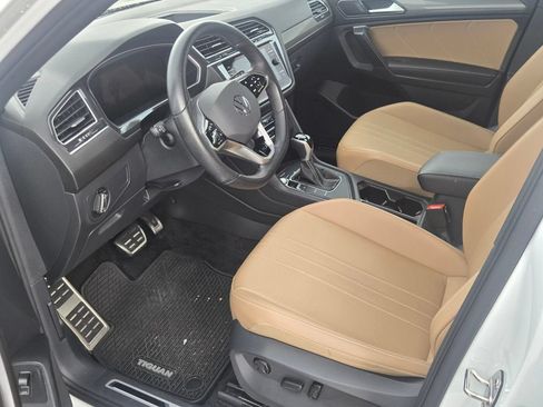 Used 2024 Volkswagen Tiguan SE R-Line FWD image 5