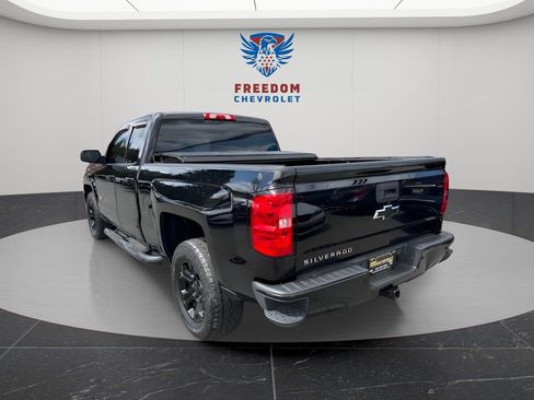 Used 2018 Chevrolet Silverado 1500 LT w/ Midnight Edition image 4