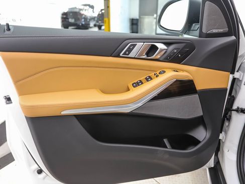 Used 2026 BMW X5 xDrive40i image 9