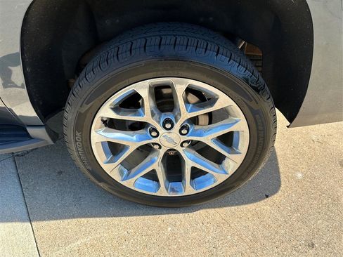 Used 2019 Chevrolet Suburban LT AWD/4WD image 27