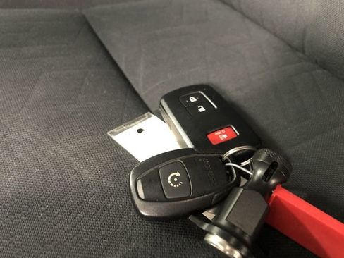 Used 2020 Toyota Tacoma TRD Sport AWD/4WD image 29