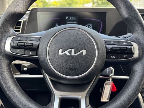 Used 2025 Kia Sportage LX FWD image 27