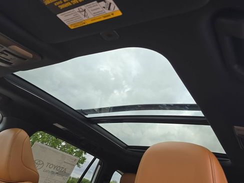 New 2026 Toyota Highlander Platinum image 31