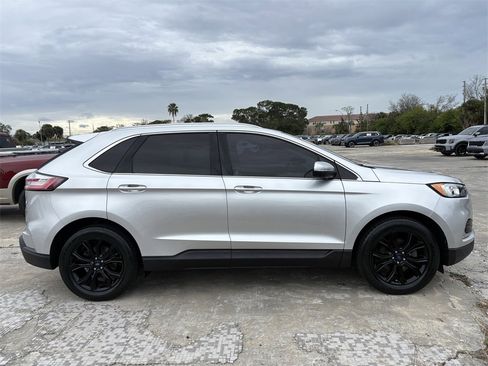 Used 2019 Ford Edge Titanium image 10