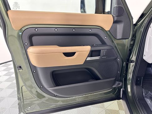 New 2026 Land Rover Defender 110 X-Dynamic SE AWD/4WD image 14