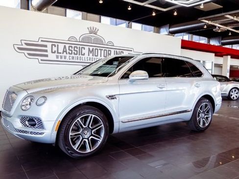 Used 2018 Bentley Bentayga image 3