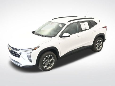 Used 2025 Chevrolet Trax LT w/ LT Convenience Package FWD image 23