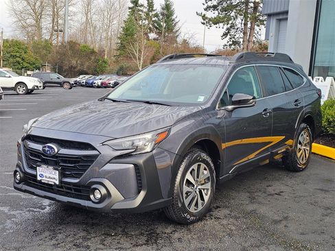 Used 2023 Subaru Outback Premium image 3