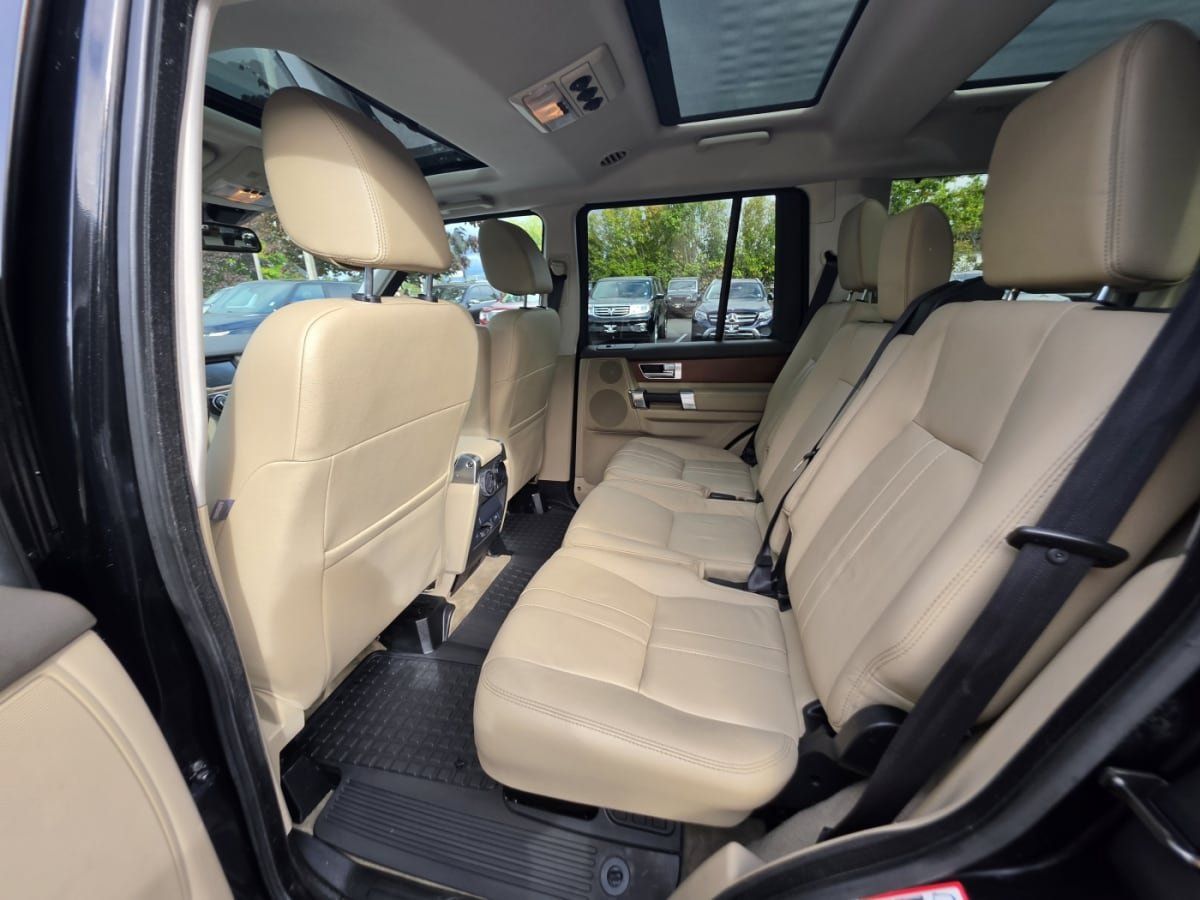 Used 2016 Land Rover LR4 HSE Silver Edition AWD/4WD image 13