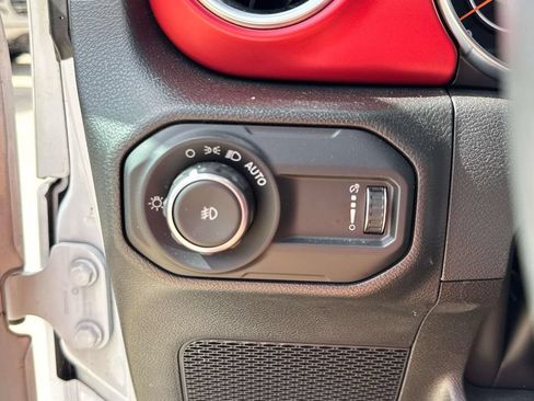 Used 2023 Jeep Wrangler Unlimited Rubicon w/ Cold Weather Group AWD/4WD image 27