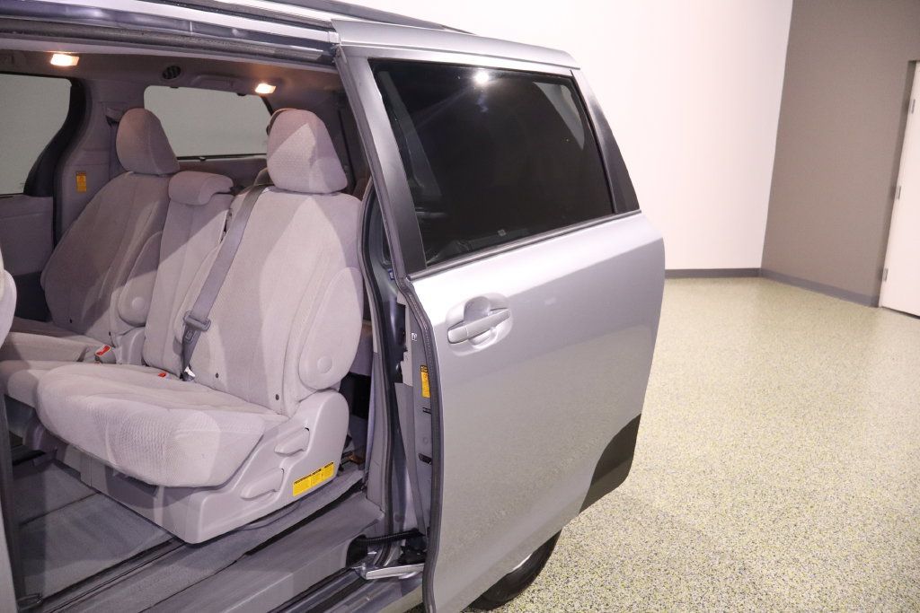 Used 2014 Toyota Sienna LE FWD image 35