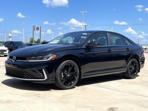 New 2025 Volkswagen Jetta SE image 3