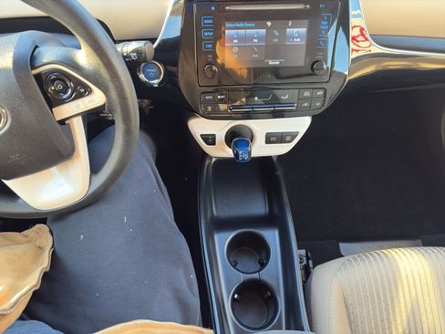 Used 2017 Toyota Prius Two image 16